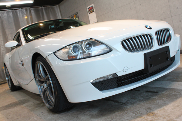 BMW Z4coupe 3.0si （アルピンホワイト3）右前方