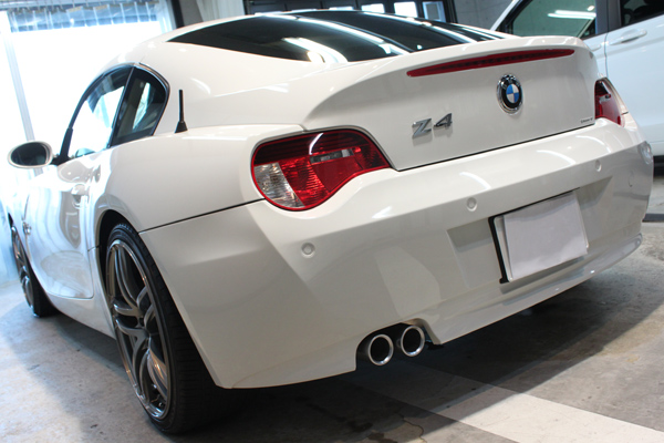 BMW Z4coupe 3.0si （アルピンホワイト3）左後方