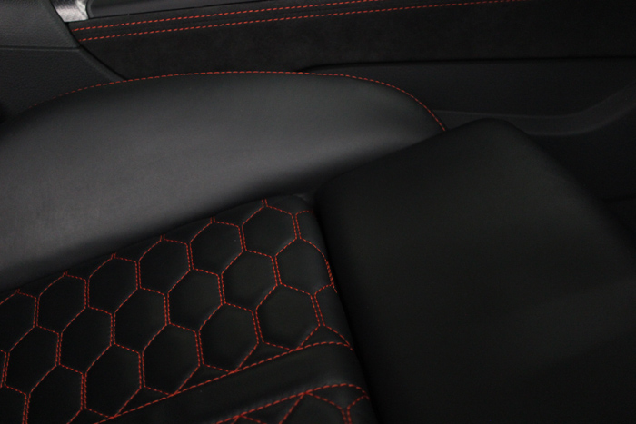 アウディ RS5 グレイシアホワイトメタリック シートコーティング 運転席 座面