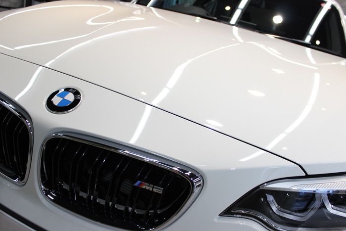 BMW M2 アルピンホワイト ボンネット アップ