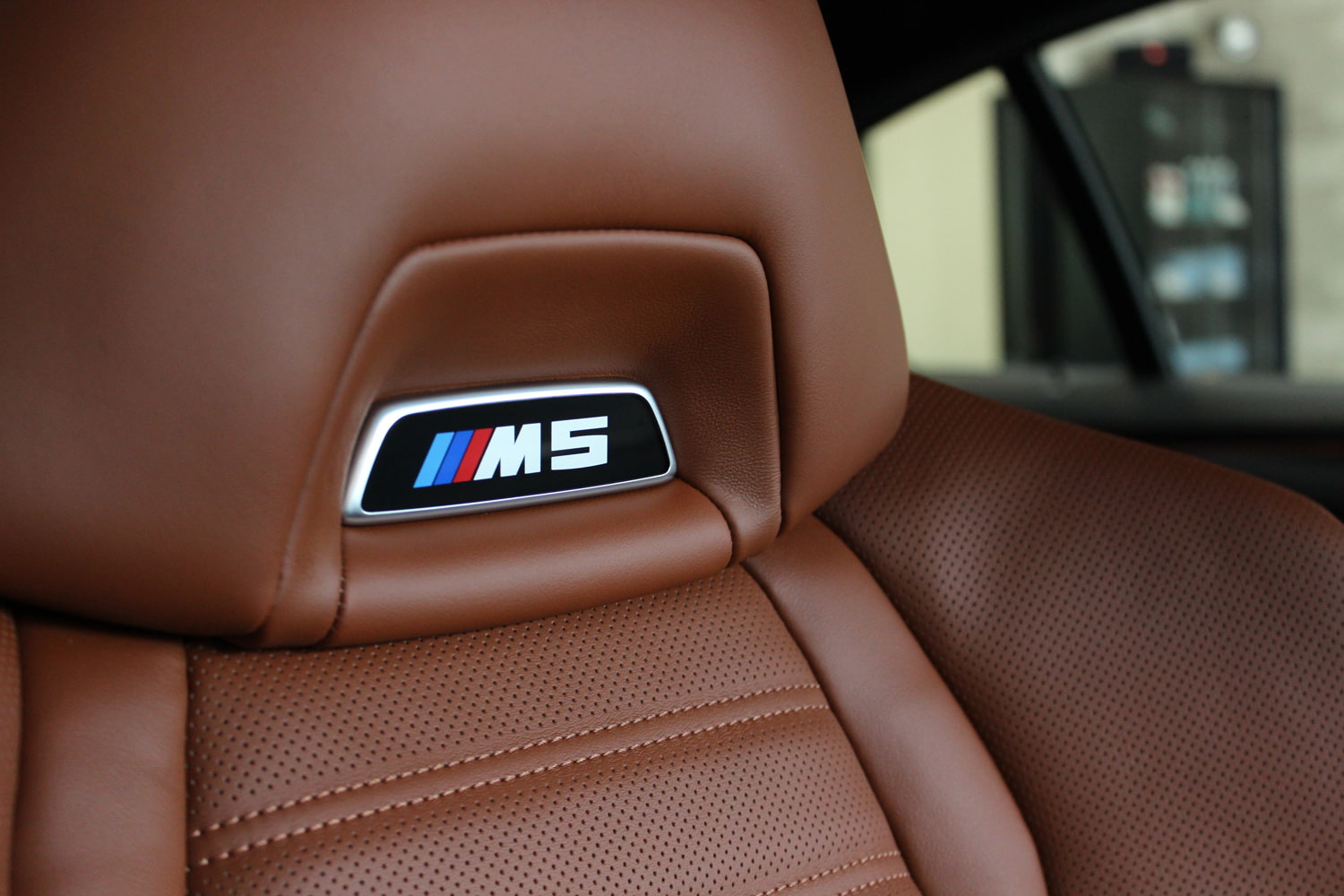 BMW M5コンペティション タンザナイトブルー シートコーティング 運転席アップ