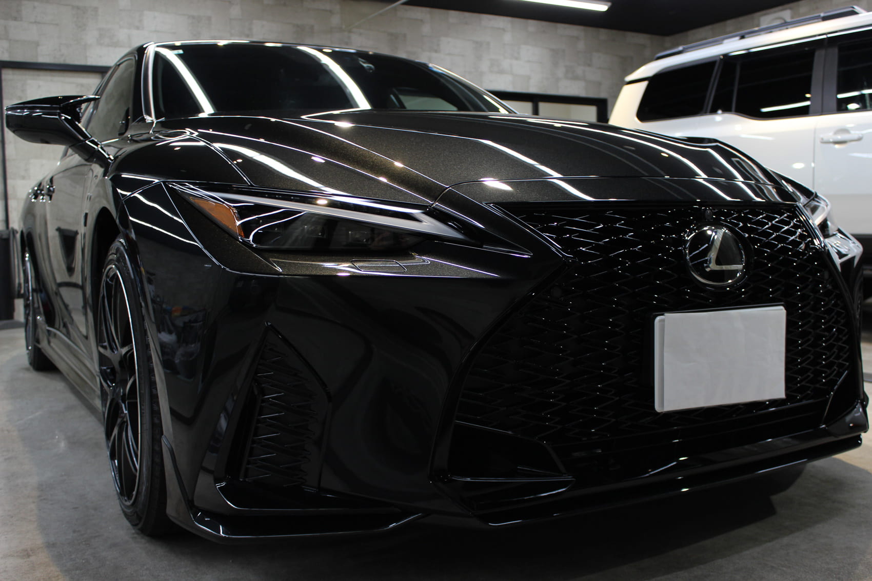 レクサス IS 300h Fスポーツ グラファイトブラックガラスフレーク フロントバンパー右
