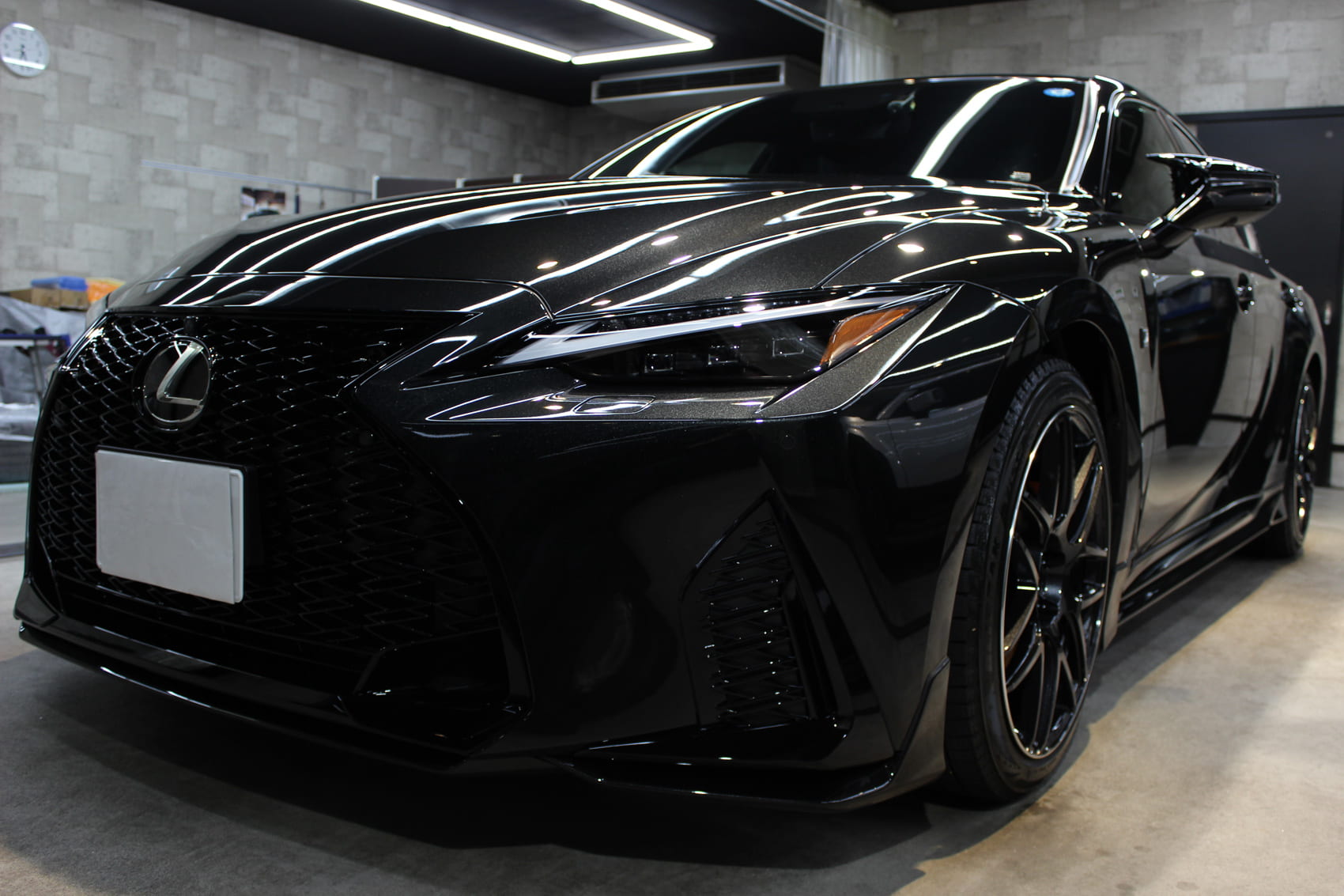 レクサス IS 300h Fスポーツ グラファイトブラックガラスフレーク フロントバンパー左